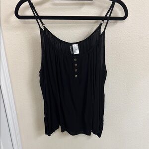 Divided Black Pleated Sleeveless Camisole